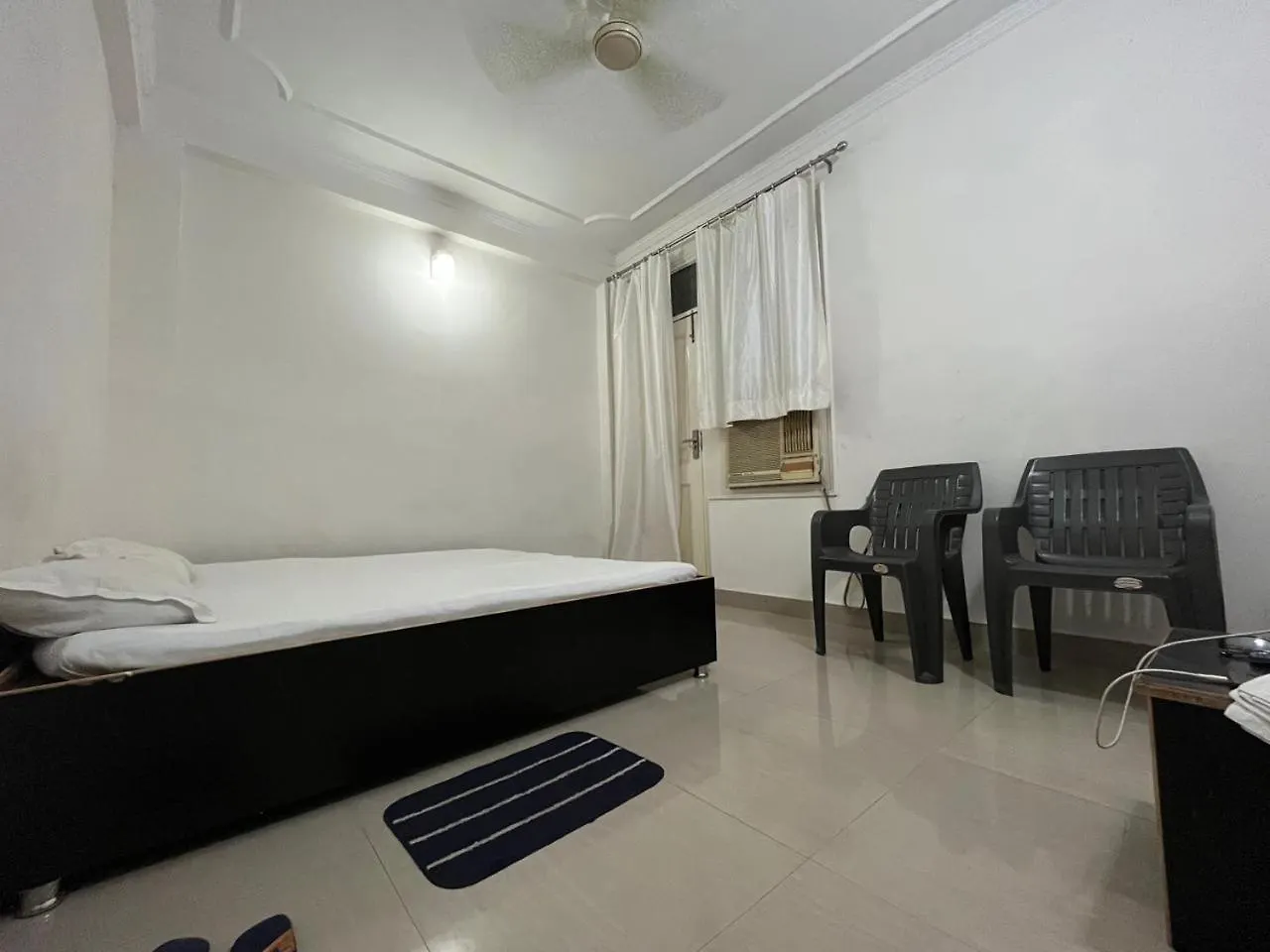 Sheesh Mahal Home Stay فاراناسي منزل للإقامة